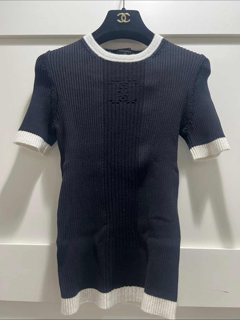 CHANEL Black Crewneck Ribbed Short-Sleeve Sweater with White Trim
